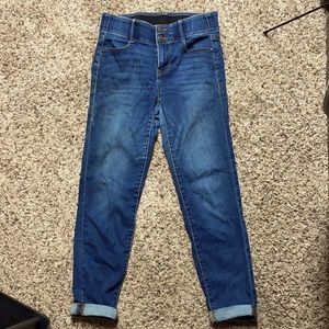 Size 6 Apt.9 Capri jeans with an elastic waistband